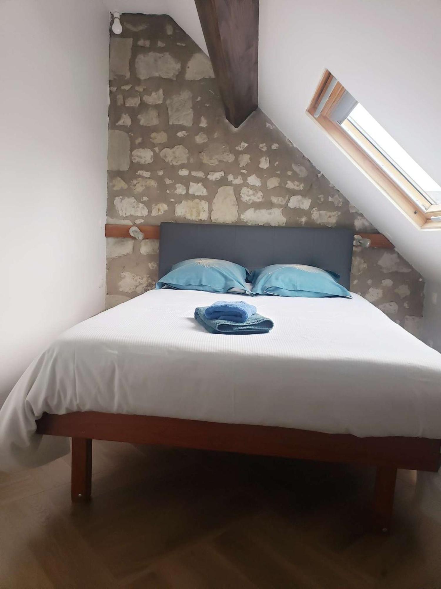 Gites Les Volets Rouges D'Allonnes Allonnes  Room photo